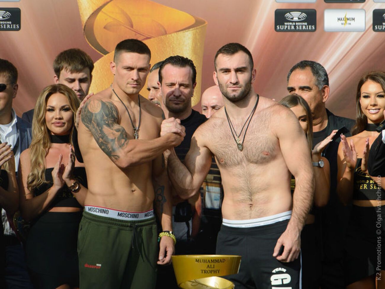 Бой Усик – Гассиев. В Москве прошла церемония взвешивания боксеров. Фоторепортаж