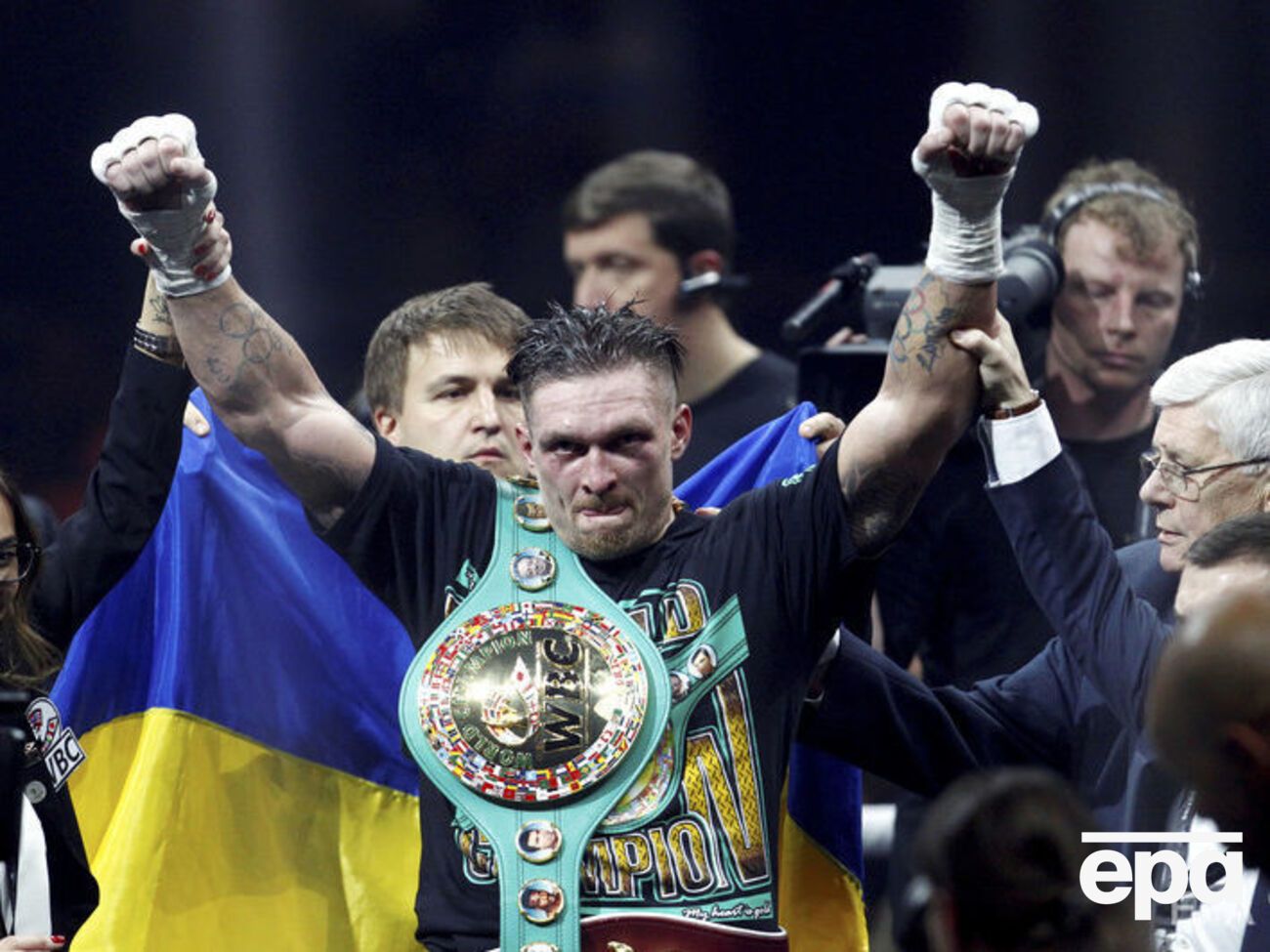 Усик победил Гассиева по очкам