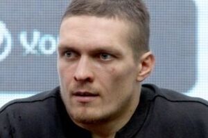 Усик и Гассиев показали одинаковый результат на взвешивании – 89,9 кг