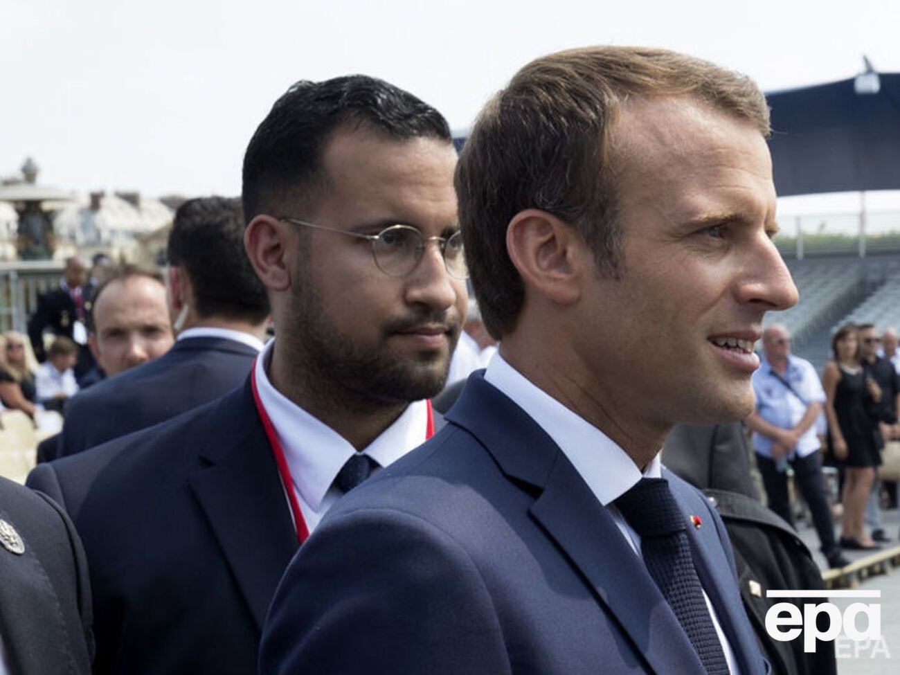 Беналла (зліва) вимагав від поліцейських доступу до записів камер відеоспостереження