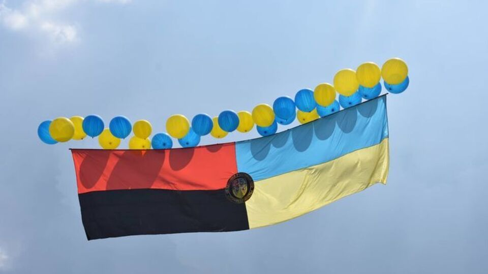 У бік окупованої Горлівки запустили два прапори на повітряних кулях