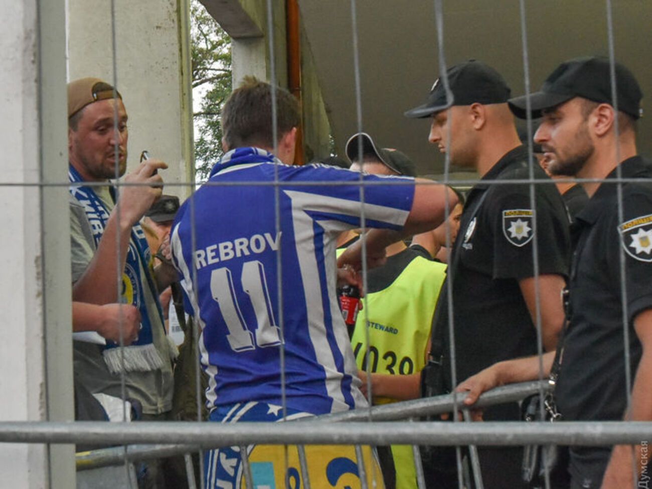 Конфликты между фанатами связаны с футбольным матчем за Суперкубок Украины