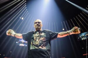 Усик стал обладателем всех четырех поясов чемпиона мира в первом тяжелом весе, а также получил кубок Мохаммеда Али