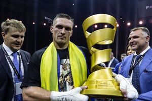 Усик получил кубок Мохаммеда Али