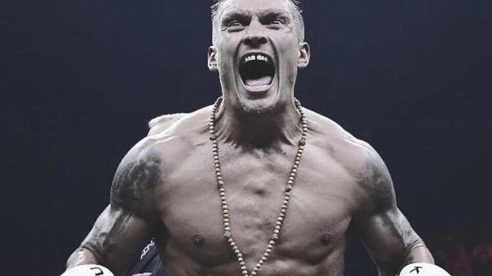 Усик стал абсолютным чемпионом в первом тяжелом весе