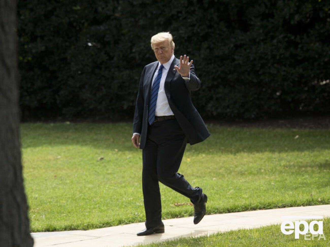 Советники Трампа выразили беспокойство из-за того, что президент США подверг сомнению деятельность спецслужб