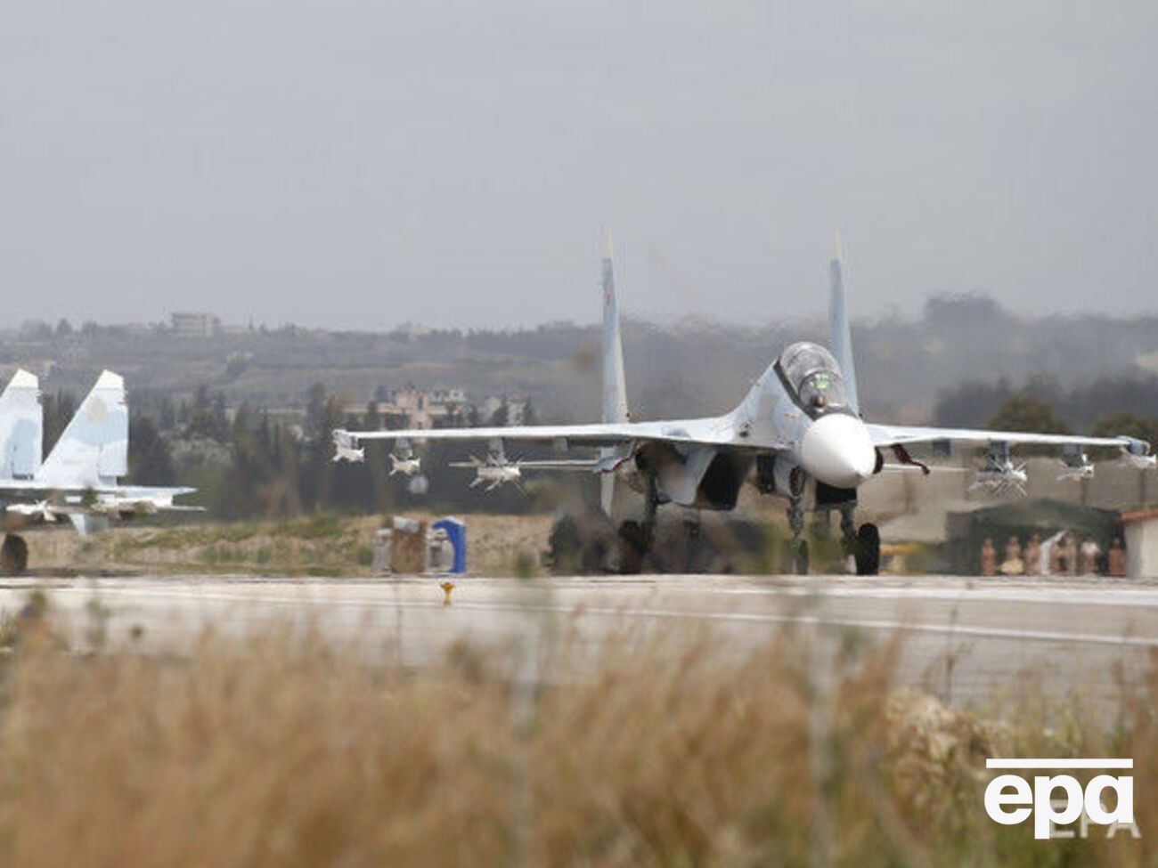 Російські військові стверджують, що збили безпілотники на підльоті до авіабази