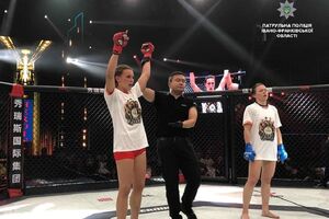 Українська поліцейська Людмила Пилипчак перемогла на рингу росіянку Наталію Денисову