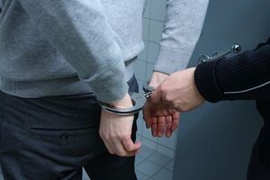 За отримання хабара чиновник може дістати тюремний строк від п'яти до 10 років.