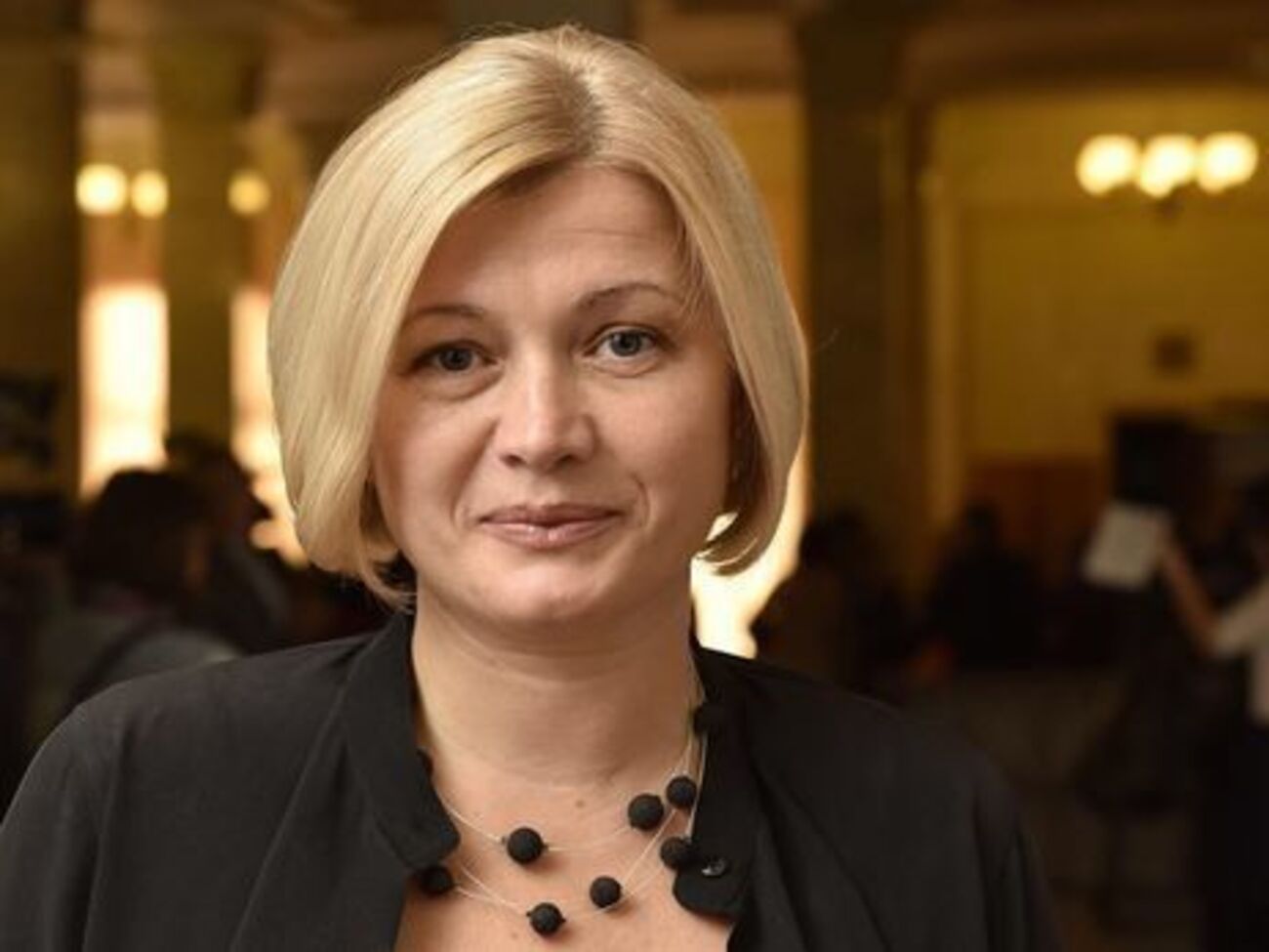 По мнению Геращенко, спортсмены и певцы имеют право на высокие государственные награды, уважение и благодарность, но не на звезду Героя Украины