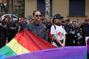 "Кривбасс Прайд" в Кривом Роге собрал не более 40 участников, их охраняло около 1000 правоохранителей. Фоторепортаж