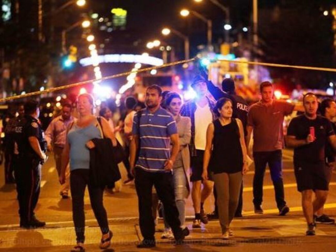 Чоловік відкрив стрілянину в людному місці