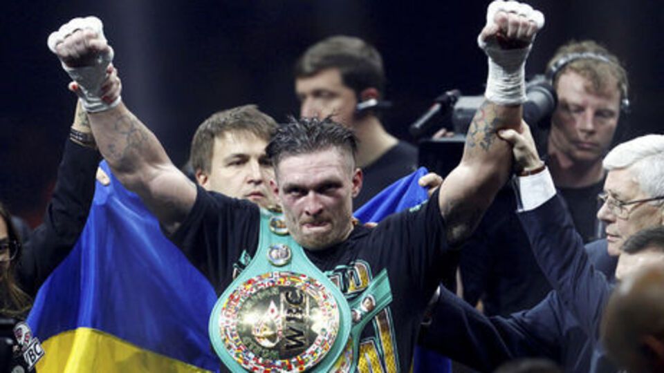 Усик став володарем усіх чотирьох поясів чемпіона світу в першій важкій вазі