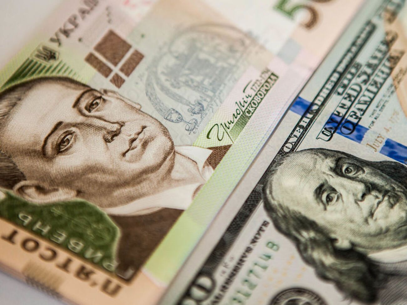 Новий курс долара будуть озвучувати на дві години раніше