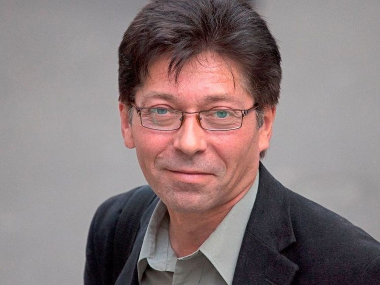 Одного дня державні бандити оголосять усередині країни воєнний стан просто заради того, щоб забрати у росіян квартири