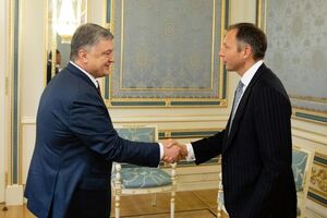 Порошенко зустрівся з Фенноном