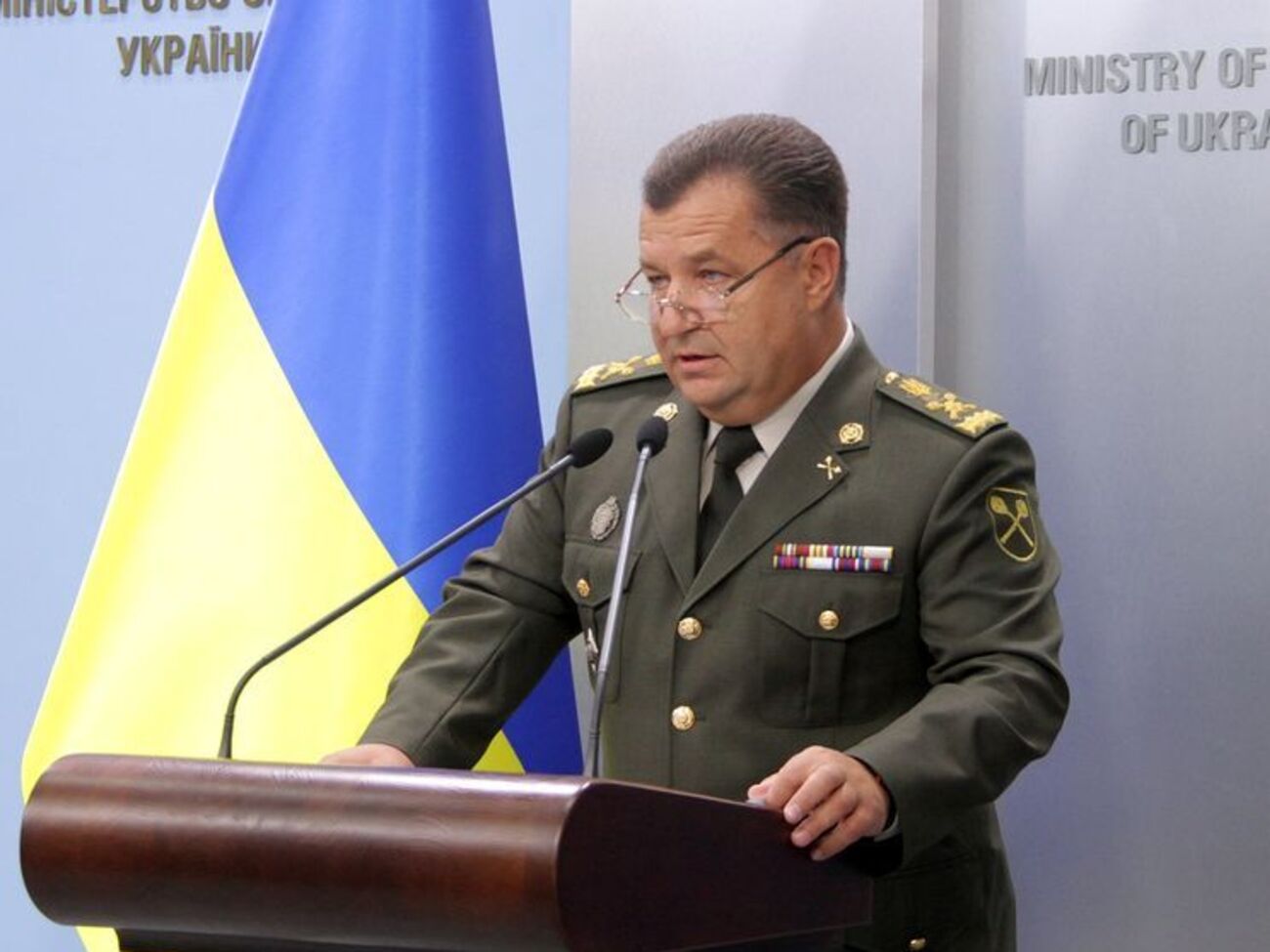 Полторак:&nbsp;Считаю недопустимым такое отношение к служебным обязанностям офицеров, которые должны были обеспечивать и контролировать состояние дел в подразделении, а не создавать предпосылки для краж имущества армии