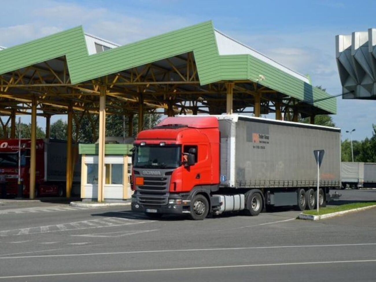 Жидкий хлор привезли грузовиком через международный пункт пропуска "Тиса" 24 июля