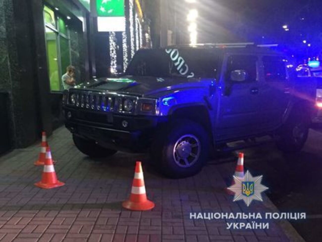 Вечером 24 июля на бульваре Леси Украинки в Киеве внедорожник сбил ребенка на пешеходном переходе