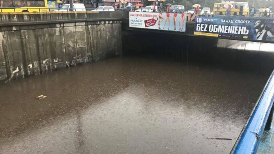 Вулиця Теліги в районі станції метро "Дорогожичі"
