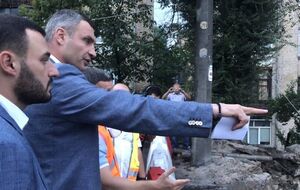 Кличко побывал на месте частичного обвала Кирилловского путепровода