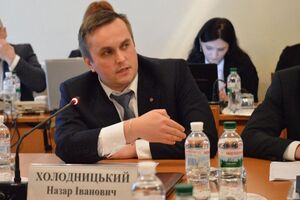 Холодницкий присутствует на заседании