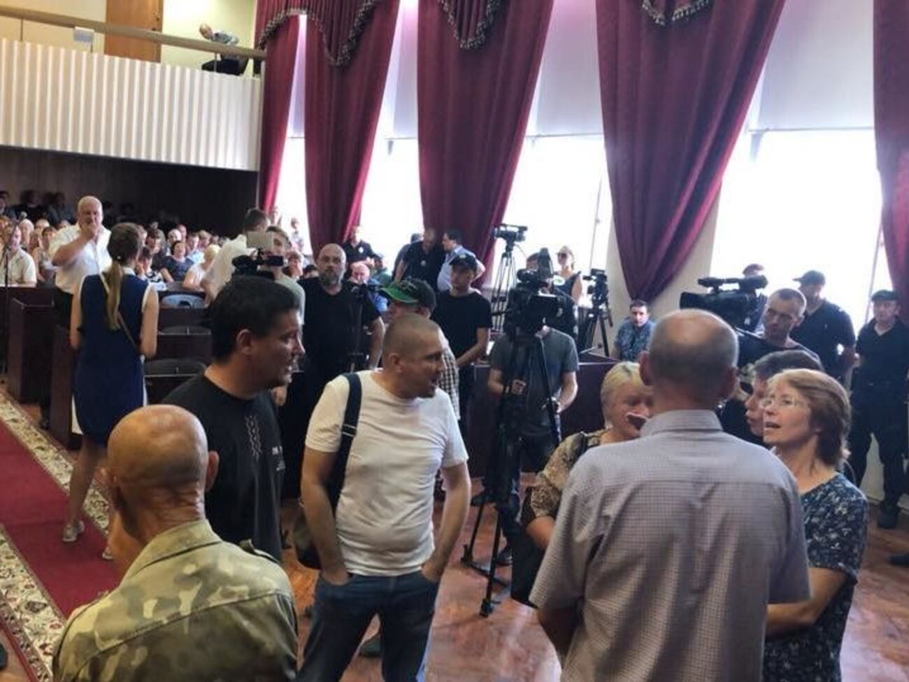 Споры сторонников и противников мэра Конотопа переросли в потасовку