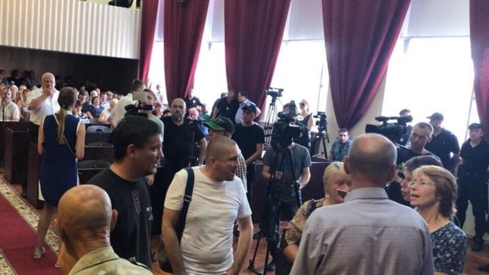Споры сторонников и противников мэра Конотопа переросли в потасовку