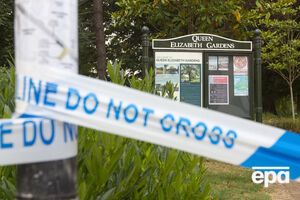 Роули и Стерджесс в день отравления посещали сады королевы Елизаветы с незнакомцем