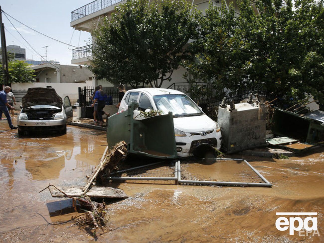 Через негоду у столиці Греції застрягли десятки автомобілів
