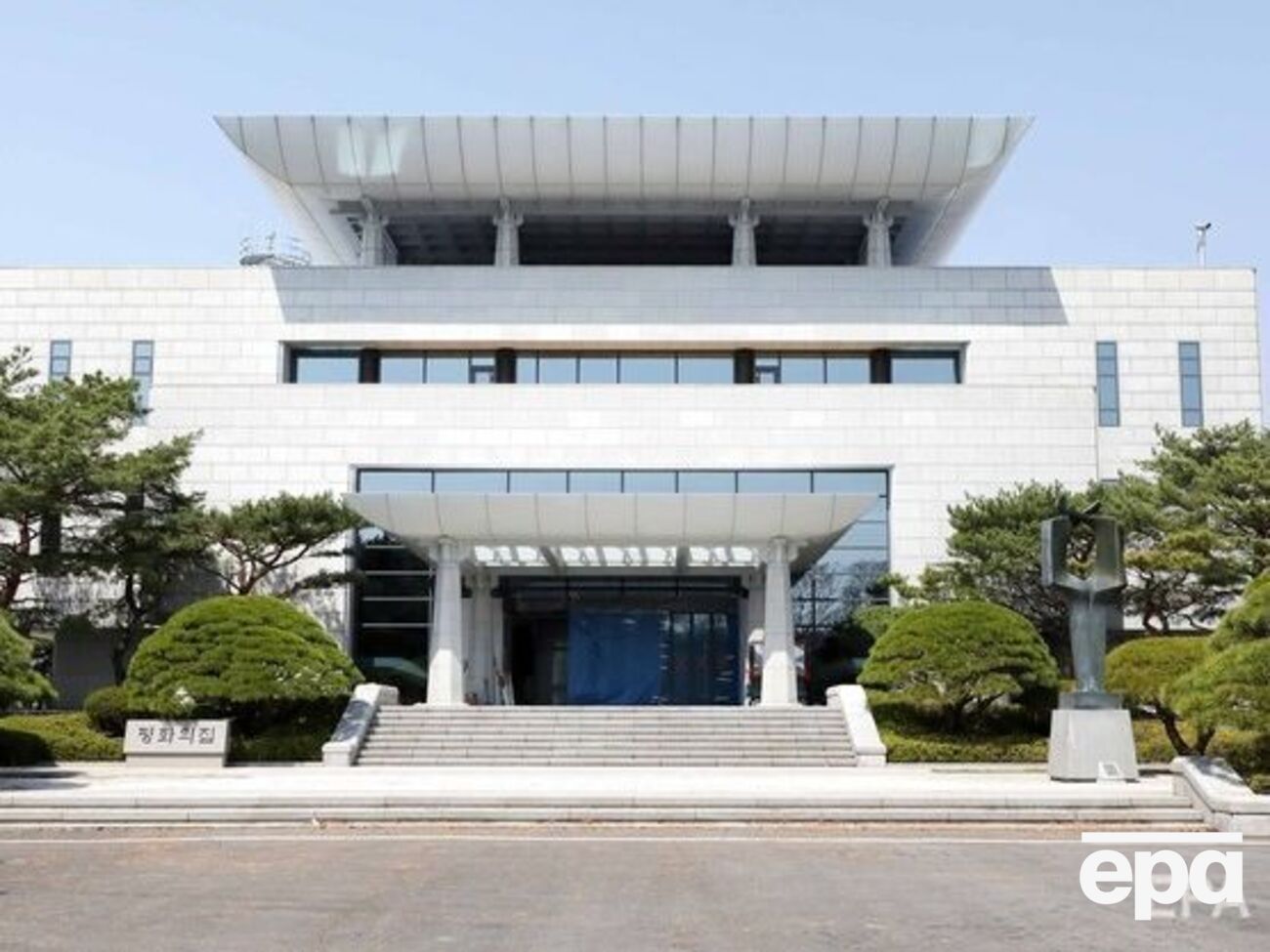 Воєначальники двох країн зустрінуться в демілітаризованому селищі Пханмунджом