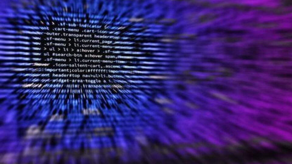 Россия продолжает вести кибервойну, заявила американский сенатор