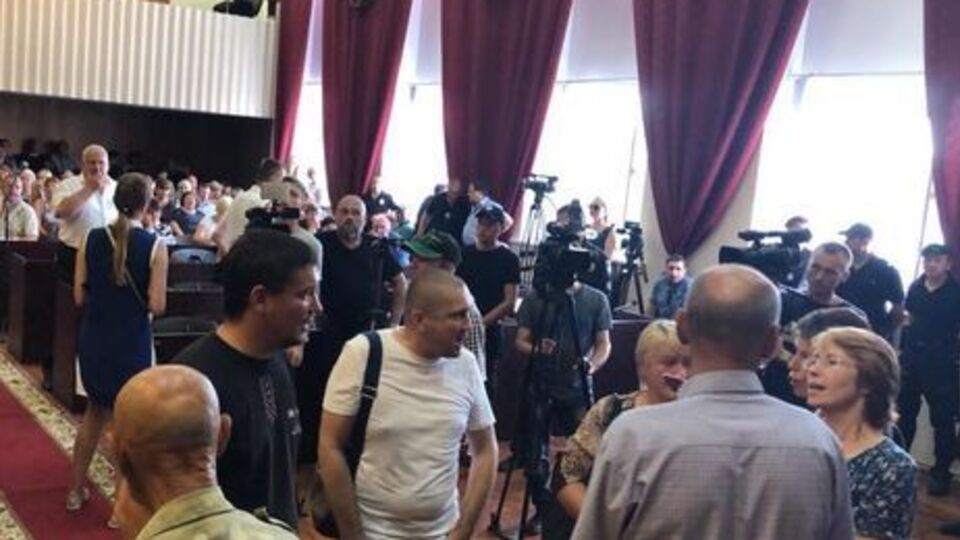 Суперечки прихильників і противників мера Конотопа переросли в бійку