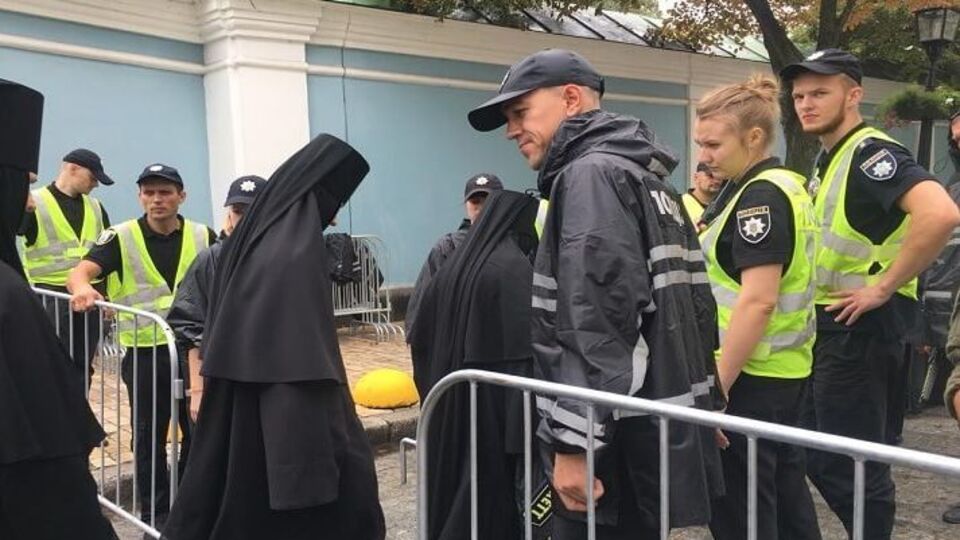 По состоянию на 11.00 полиция не зафиксировала каких-либо серьезных правонарушений в столице