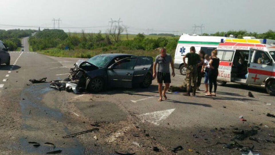 Два автомобиля столкнулись около 10 утра на трассе Горловка – Бахмут