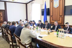 Володимир Гройсман: Нам потрібно забути про стук шахтарських касок, коли люди говорять про свою заробітну плату. Маємо чути на видобувних підприємствах шум виробництва
