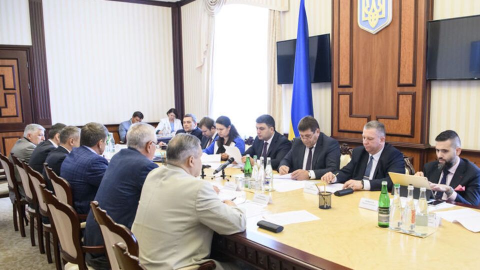 Владимир Гройсман: Нам нужно забыть о стуке шахтерских касок, когда люди говорят о своей заработной плате. Мы должны слышать на добывающих предприятиях шум производства