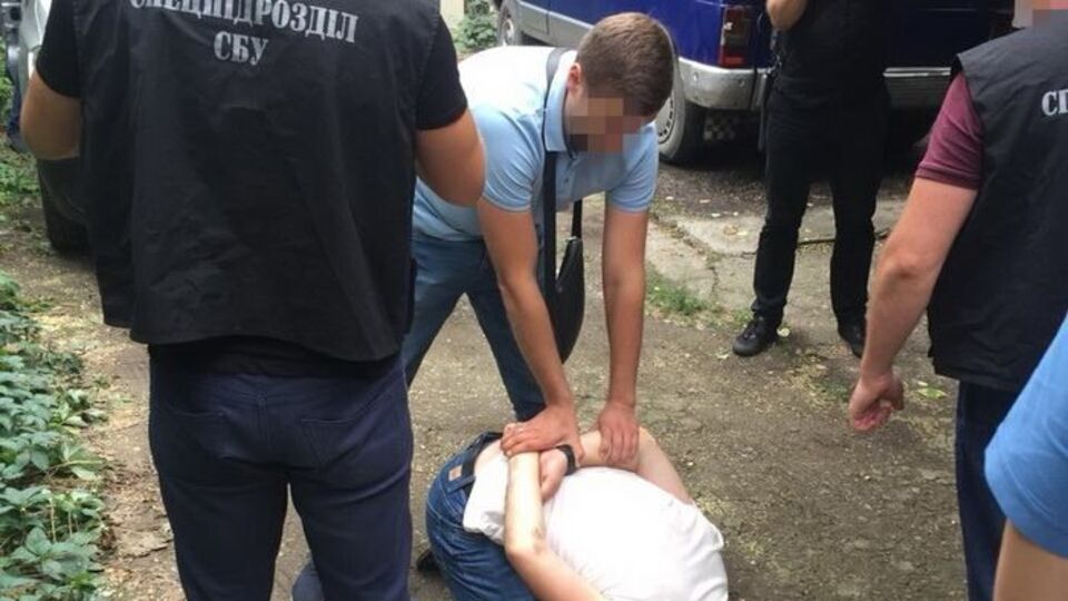 Оперативники СБУ задержали чиновника при получении взятки
