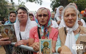 Женщины вышли на столичные улицы с иконами