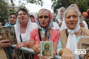 Жінки вийшли на столичні вулиці з іконами