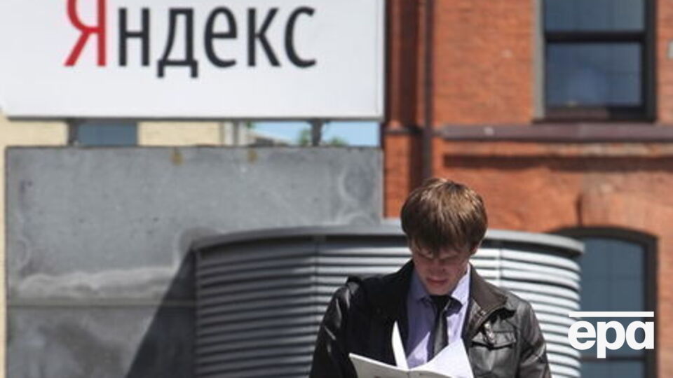 У прес-службі "Яндекса" зазначили, що у видачу потрапили ті документи, на які є посилання в інтернеті