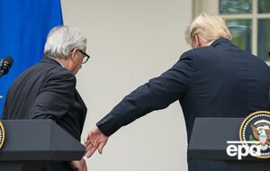 Юнкер зазначив, що його поцілунок із Трампом "добре передав атмосферу моменту"