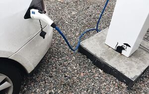 Один из рисунков нанесли на электрозаправку