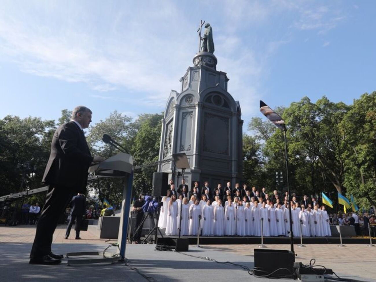 Порошенко: Колесо истории еще никто не мог повернуть назад