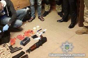 Під час обшуку в імовірного кілера вилучили зброю