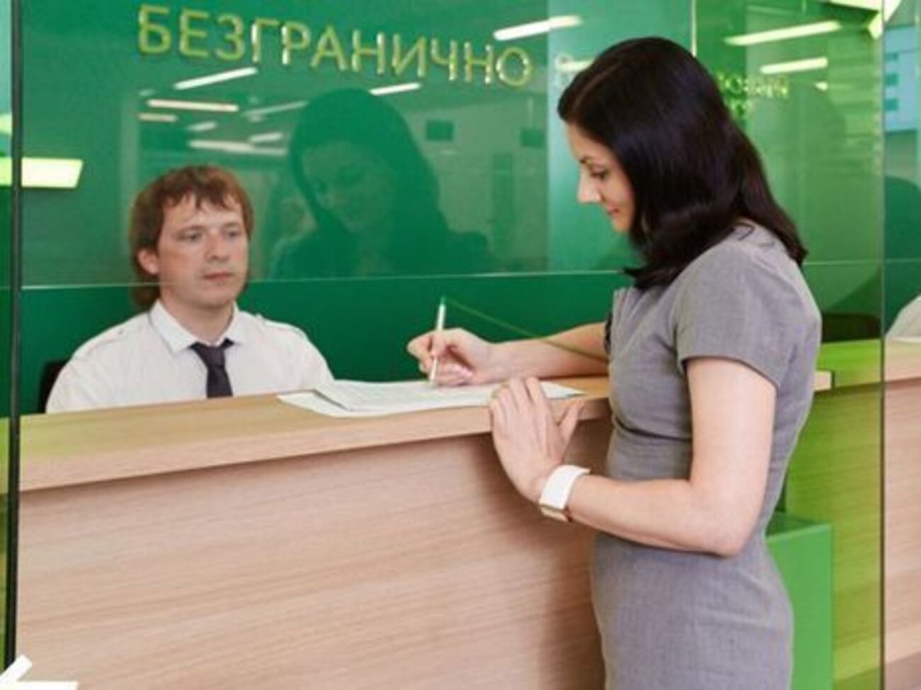 Сенатор Костянтин Косачов заявив, що законопроект про акредитацію візових центрів подадуть у новій редакції