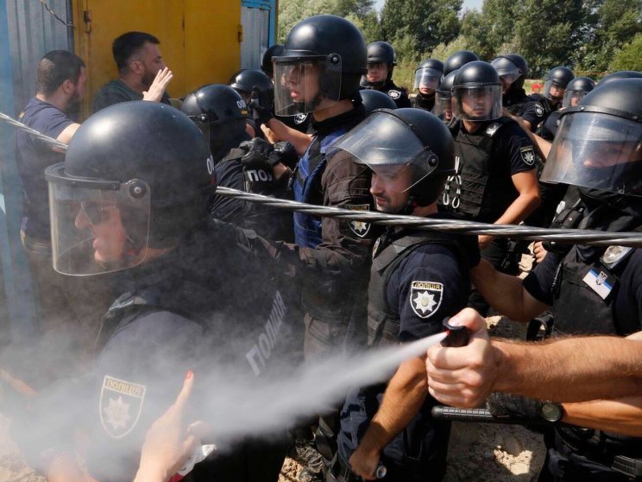 Ефрем Лукацкий:&nbsp;Один из полицейских, видя, что я снимаю, зарядил мне газом в глаза по полной программе