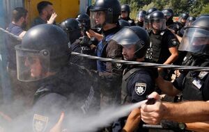 Ефрем Лукацкий: Один из полицейских, видя, что я снимаю, зарядил мне газом в глаза по полной программе