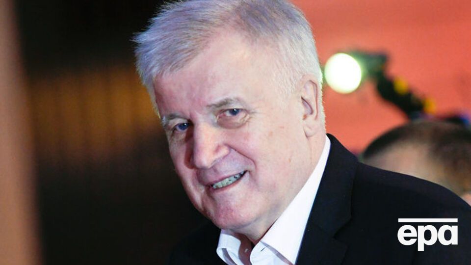 Зеехофер не собирается в отставку
