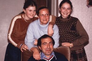 Старшая дочь Березовского Елизавета (слева) утверждает, что ее отец не упоминал вторую жену в завещании
